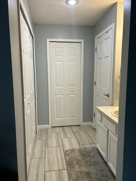 bathroom 2 - 2130 Hammond Pl E