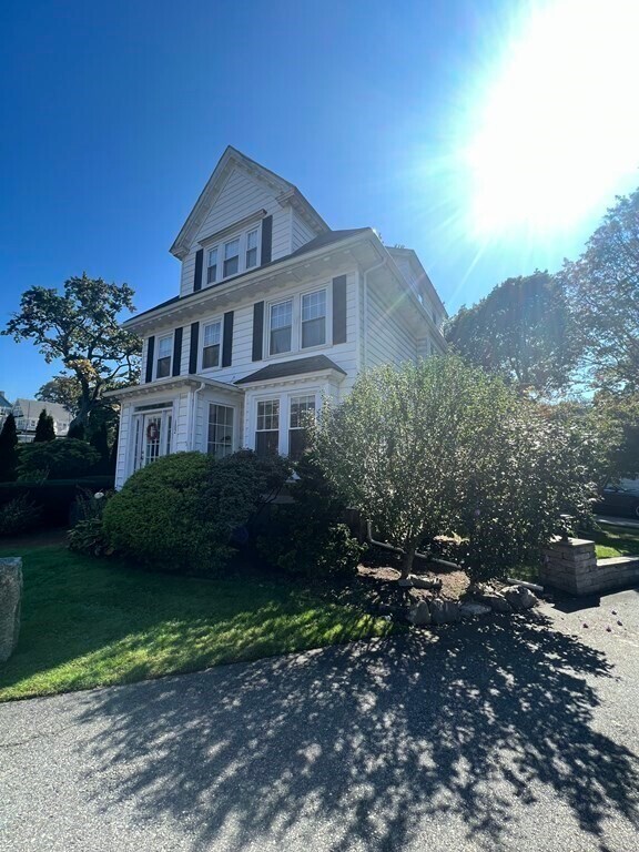 Building Photo - 100 Church St