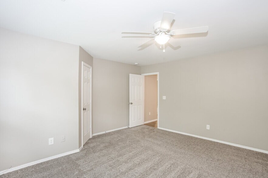 Building Photo - 4024 Larkhaven Village Dr