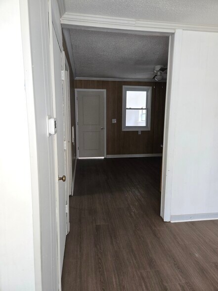Building Photo - 401 W Pitts St