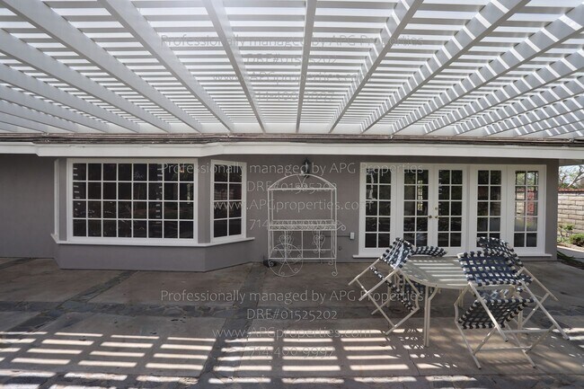 Building Photo - 460 S Bridge View Dr