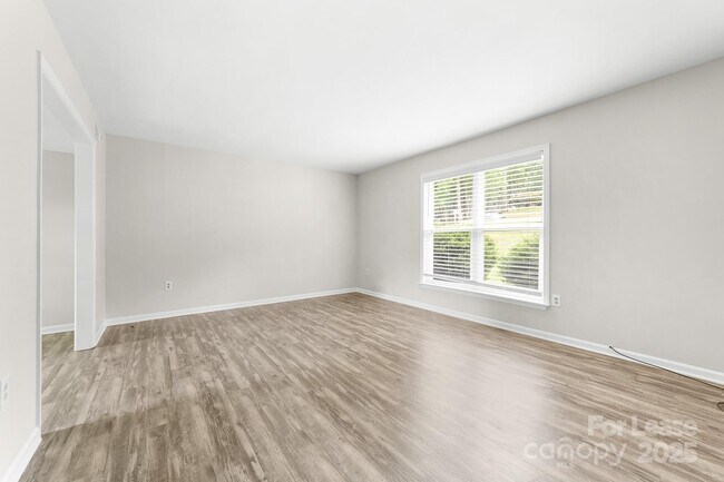 Building Photo - 616 Silversmith Ln