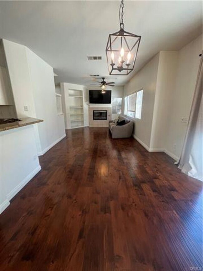 Building Photo - Beautifully designed townhome