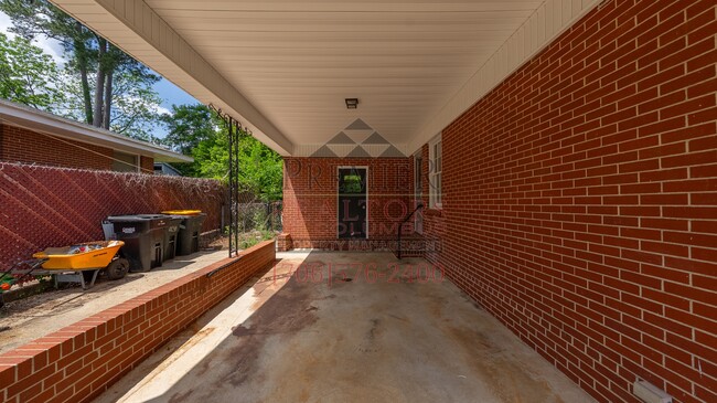 Building Photo - 4115 Lyn Dr