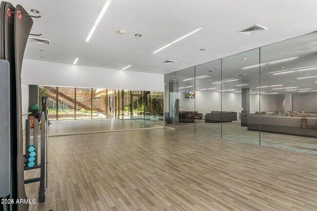 Building Photo - 7117 E Rancho Vista Dr