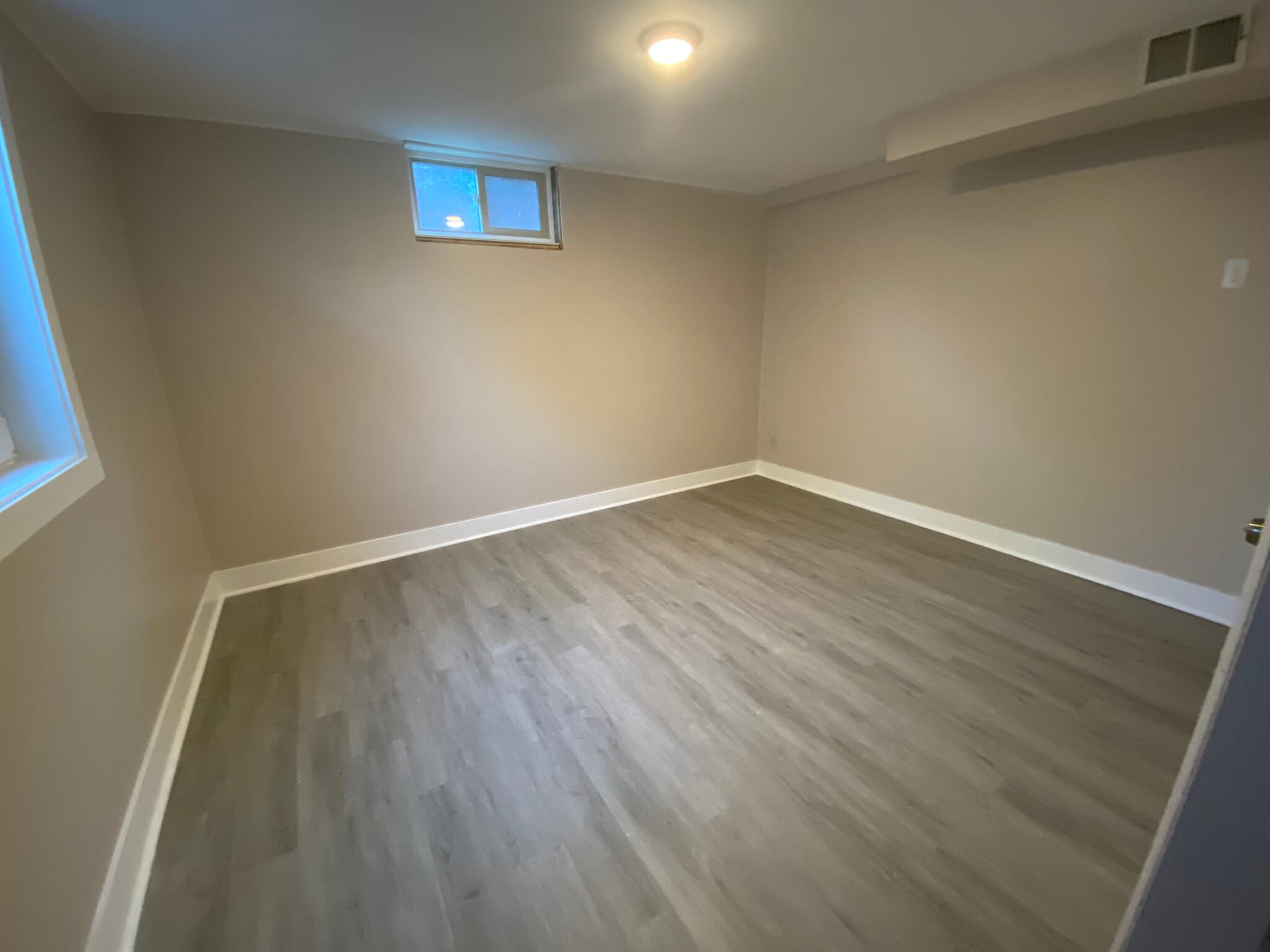 Building Photo - 1180 S Eaton Ct