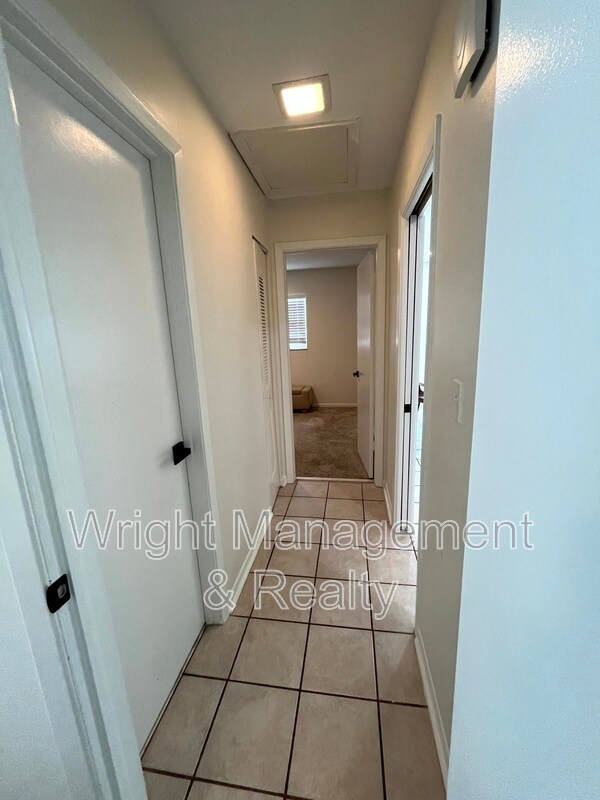 Building Photo - 1403 Stonehaven Way