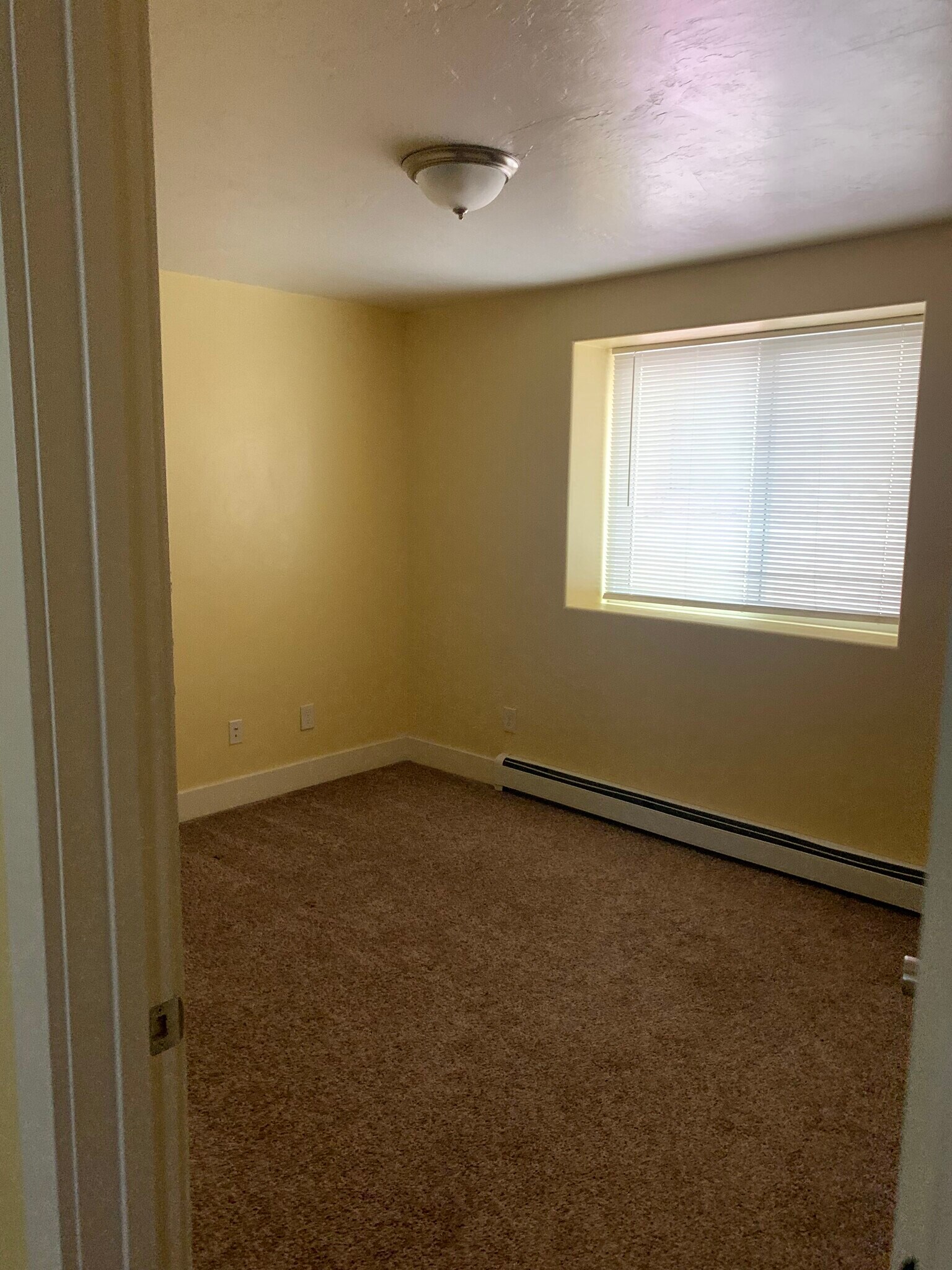 Building Photo - 316 W Broadway St