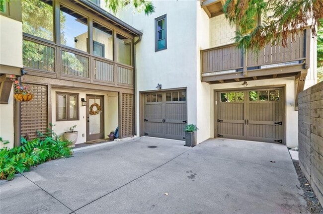 Building Photo - 868 Rosedale Rd NE