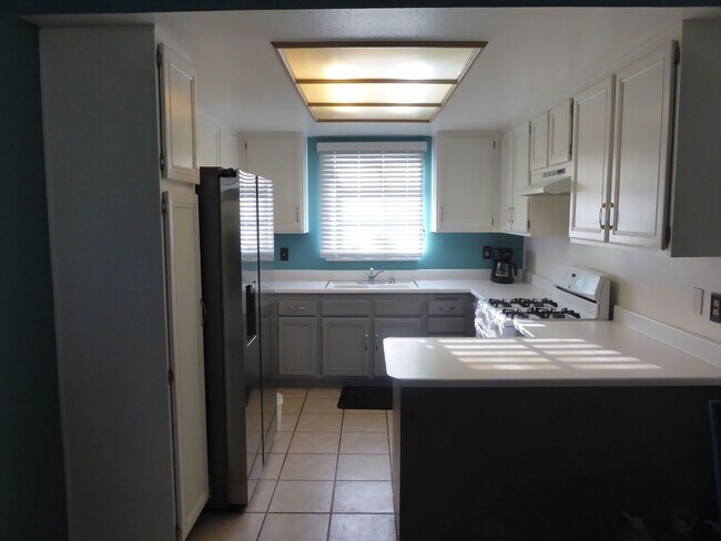 Building Photo - COMING SOON! 2 Bedroom + Loft Condo for Rent in Canyon Country!