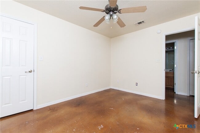 Building Photo - 211 W Arlo Rd