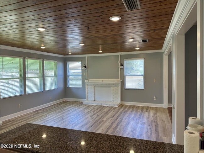 Building Photo - 6660 Oriole Ave