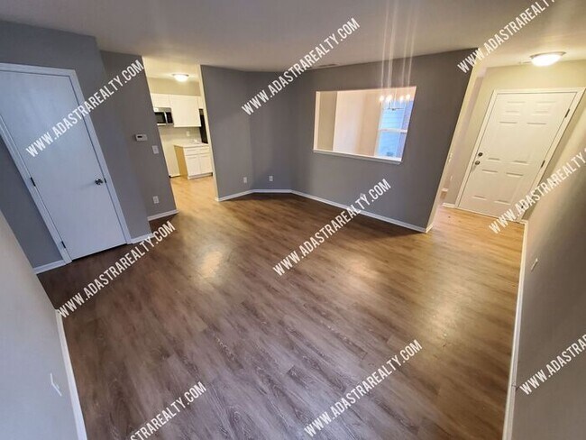 Building Photo - Gorgeous Remodeled Duplex in Baldwin City-Available in JUNE!!