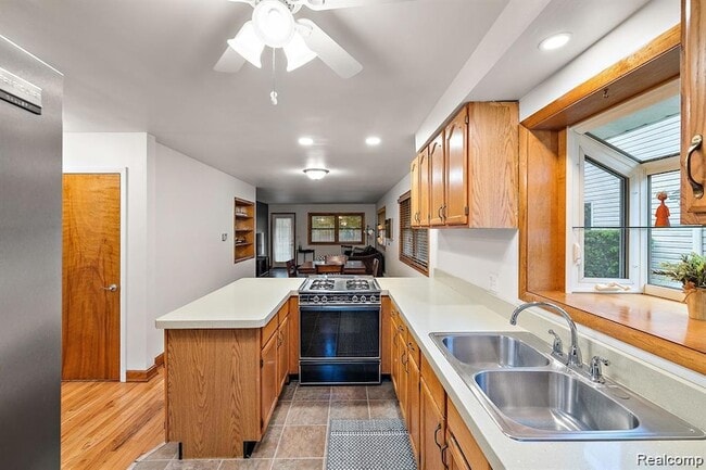 Building Photo - 836 Miller Ave