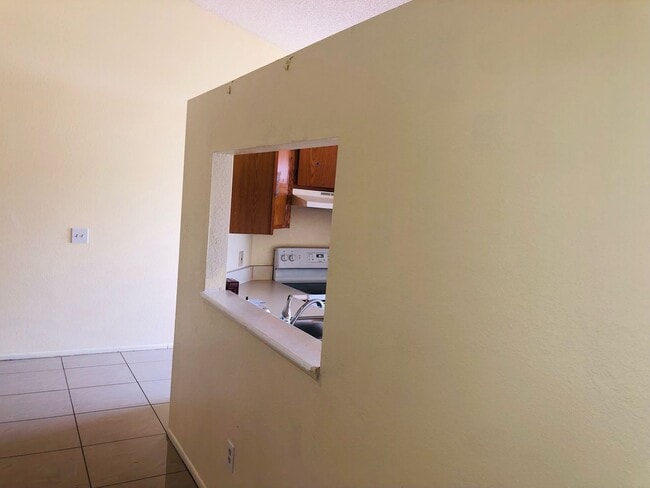 Building Photo - 3/2/2 Deltona