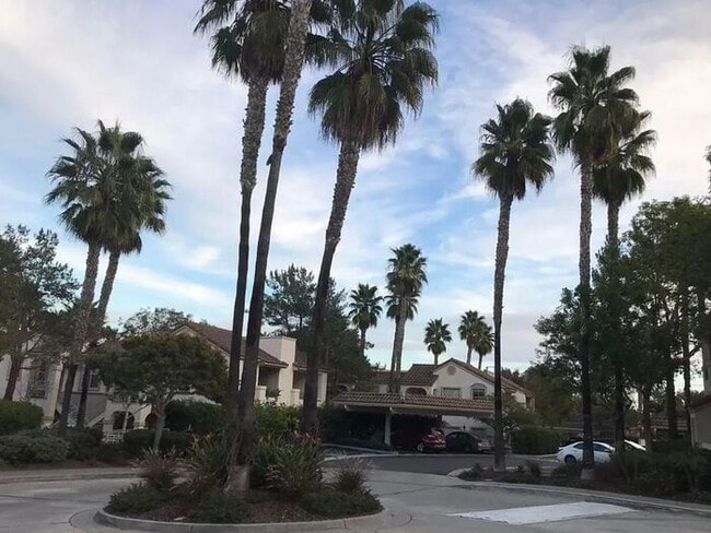 Building Photo - Private Ground-Level Condo in the Heart of Carmel Valley