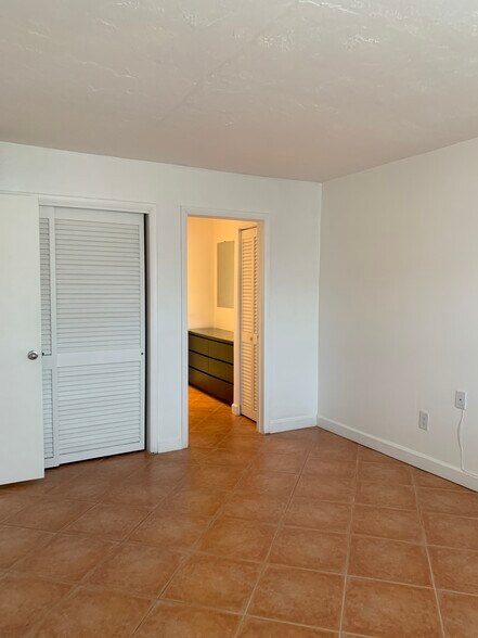 Building Photo - 411 Anastasia Ave