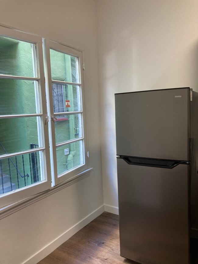 Building Photo - 839 Parkman Ave