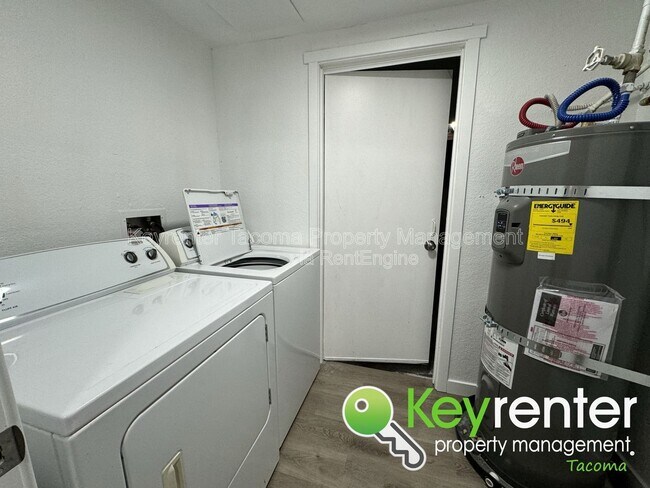 Building Photo - 15909 18th Ave Ct E