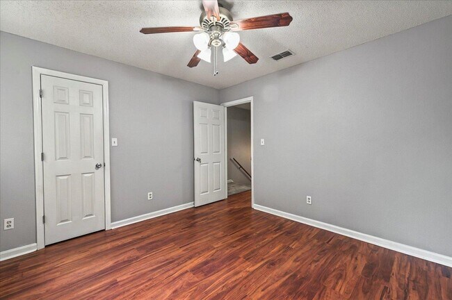 Building Photo - 3001 Oak Park Ct