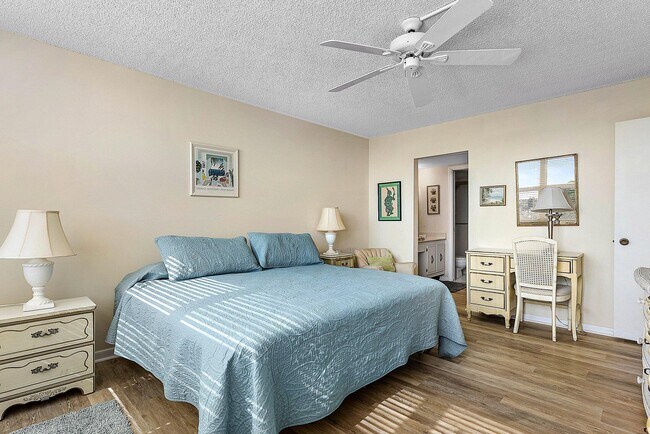 Building Photo - 931 Gardenia Dr