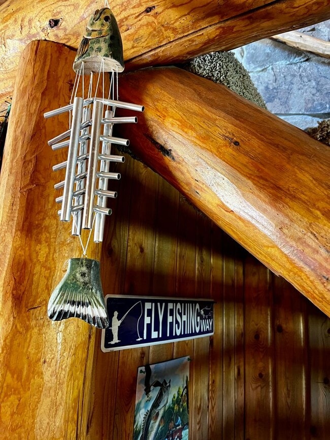 Building Photo - Fully Furnished Cabin Available - 10 Minut...