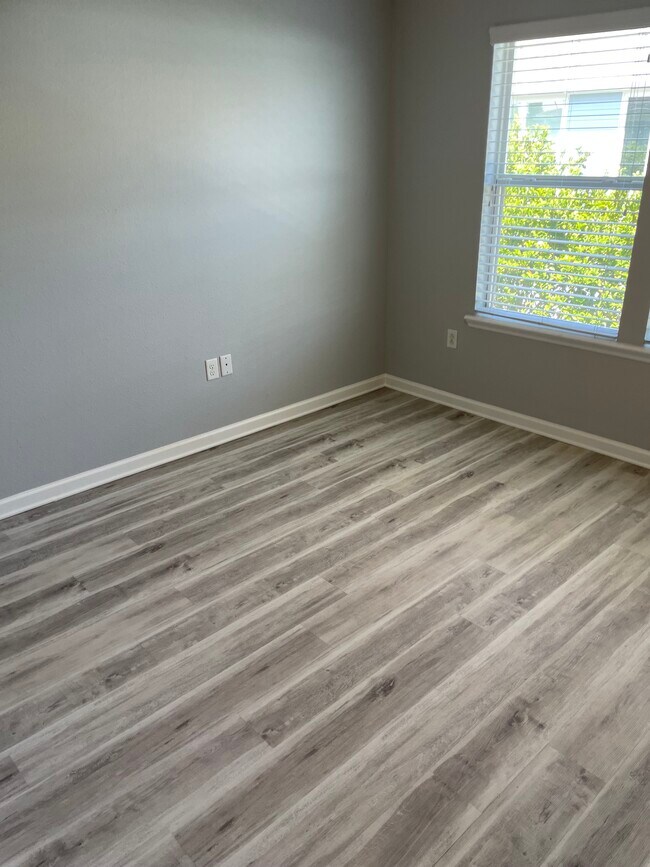 Building Photo - 113 Islander Dr