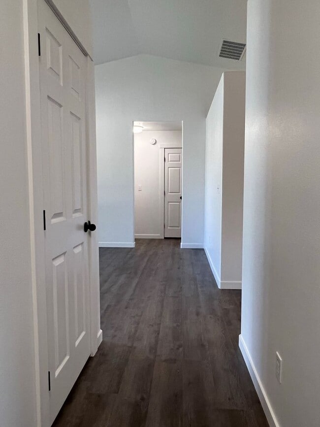 Building Photo - Beautiful 3 bed 2 bath home in the Haven Cove Subd just off Cherry Ln and N Ten Mile Rd