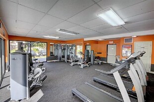Building Photo - 950 Hillcrest Dr