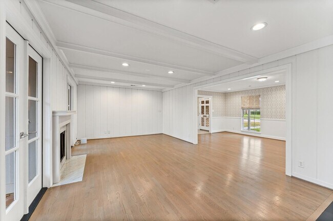 Building Photo - 6158 Burgoyne Rd