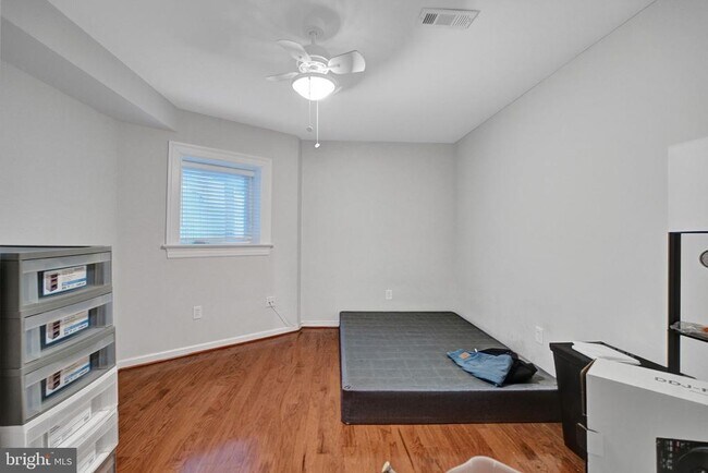 Building Photo - 1203 Girard St NW