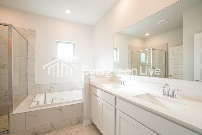 Building Photo - 228 Exeter St