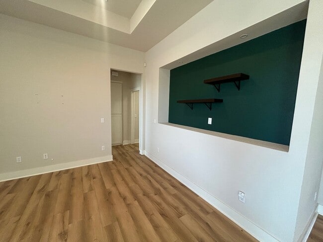 Building Photo - Amazing 3 Bedroom Midway Home