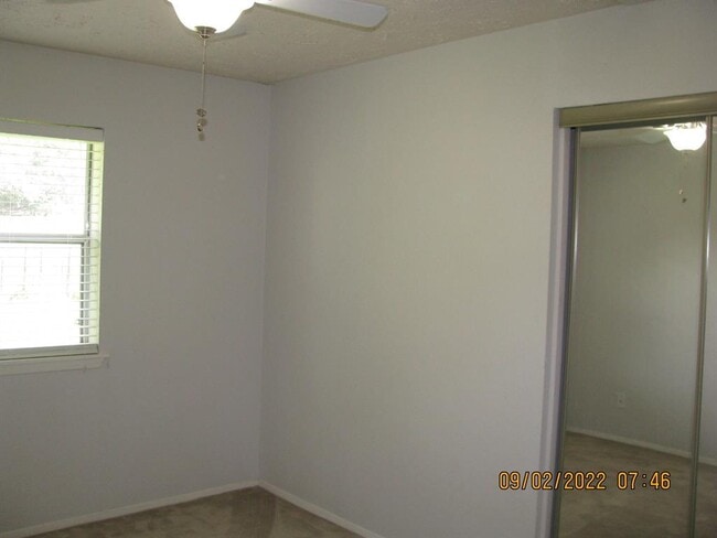 Building Photo - 327 Capehill Dr