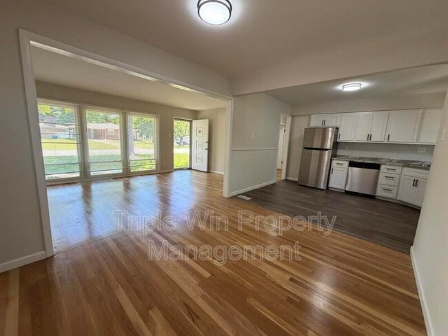 Building Photo - 185 St Eugene Ln