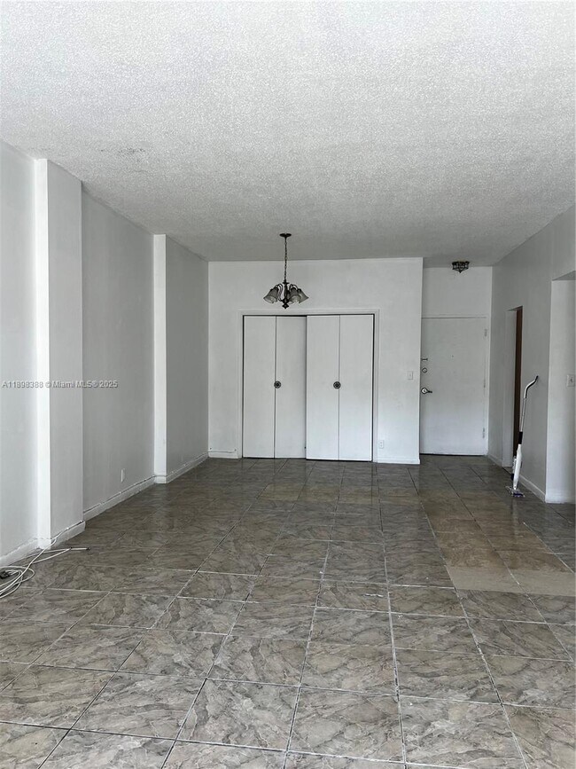 Building Photo - 1455 N Treasure Dr