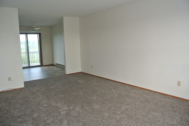 Building Photo - House- NW