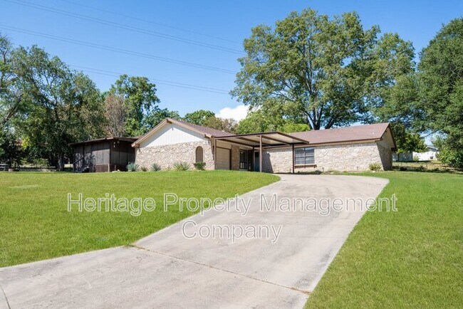 Building Photo - 640 Crest Ln