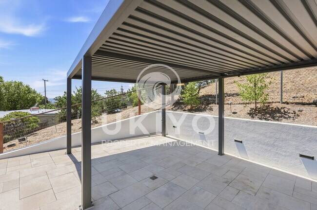 Building Photo - 133 Hilltop Crescent