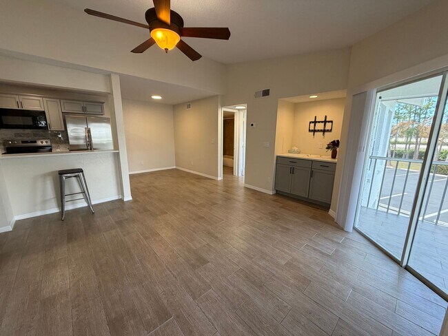 Building Photo - ANNUAL RENTAL - 2ND FLOOR 1 BED PLUS DEN/1 BATH CONDO IN GRANADA LAKES!