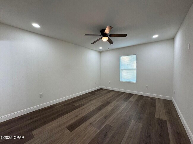 Building Photo - 148 Claire Ave