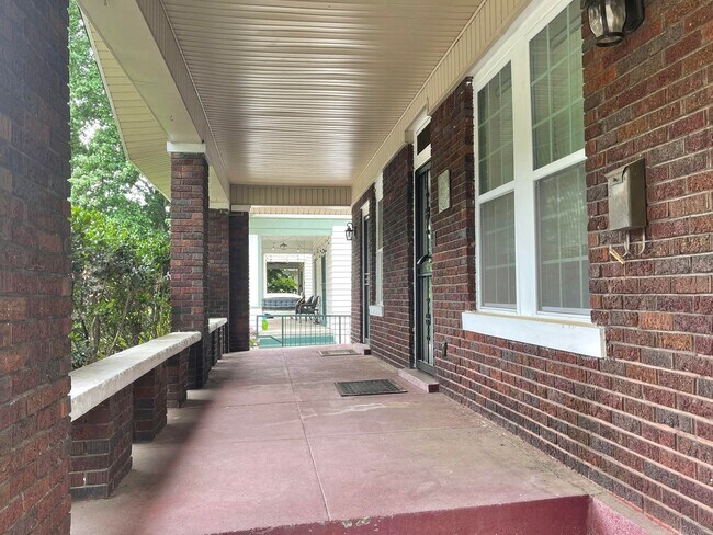 Building Photo - 4 Bedroom Home Now Available in the Midtow...