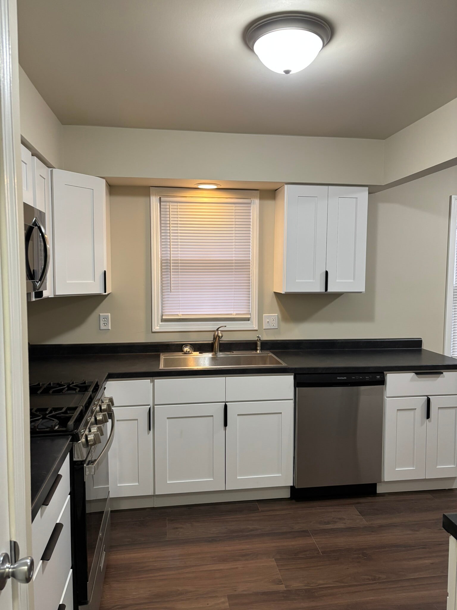 Building Photo - 8599 E H Ave