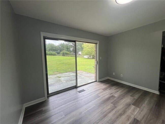 Building Photo - 1128 Lanier Dr