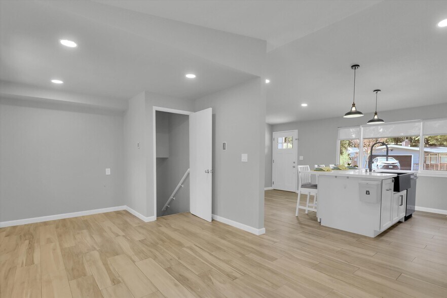 Building Photo - 9374 NE 120th Pl