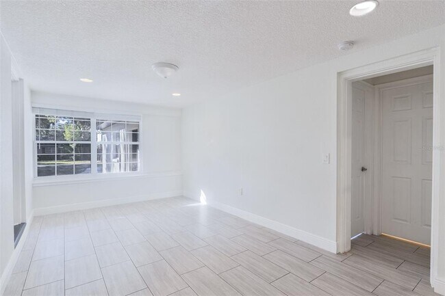 Building Photo - 350 N Phelps Ave