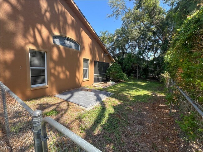 Building Photo - 9511 Cypress Dr N