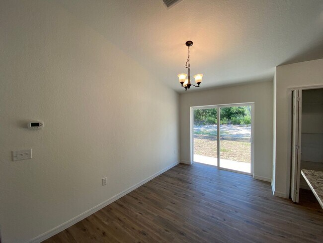 Building Photo - Custom Home - Desirable SW Ocala neighborhood 3/2/2 ** Wont Last**