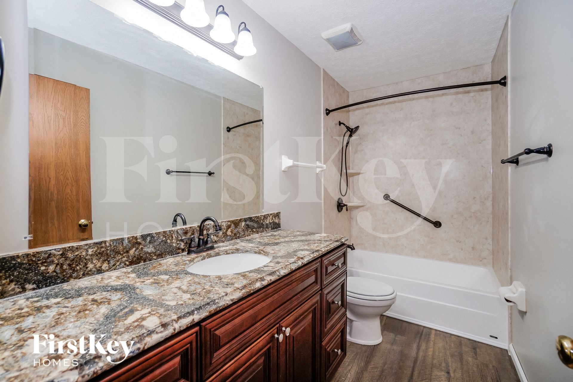 Building Photo - 1558 Royal Oak Dr