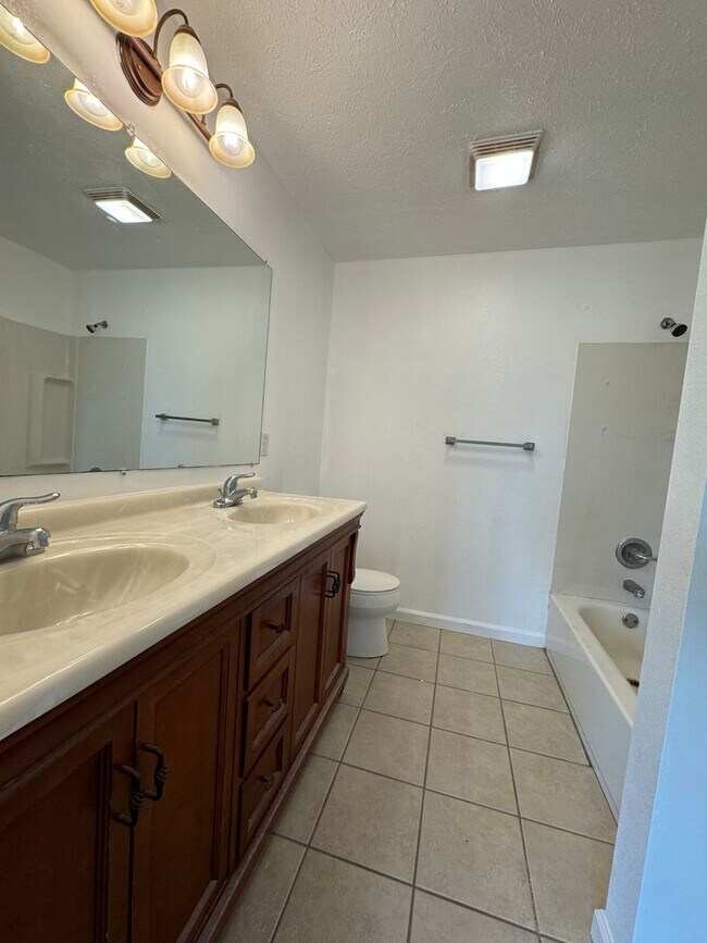 Building Photo - Country living with this large 3 bedroom 2 full bath home
